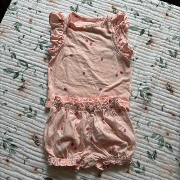 Baby GAP Mix and Match Ruffle Body Suit & Bloomer Sets (6 outfits) - Picture 10 of 13